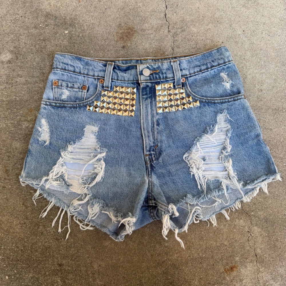 Vintage Levis 550 Studded Distressed Denim Shorts Light Wash High Rise Womens 11
